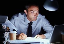 Studiu eJobs: Pandemia a schimbat felul în care se raportează tinerii la carieră – se angajează mai devreme, au așteptări salariale realiste și caută domenii de viitor